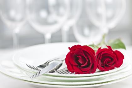 a-romantic_dinner_setting-1566443